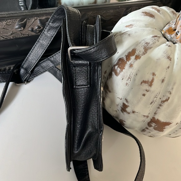 Loungefly Tinker Bell Crossbody black skull purse - Picture 5 of 12